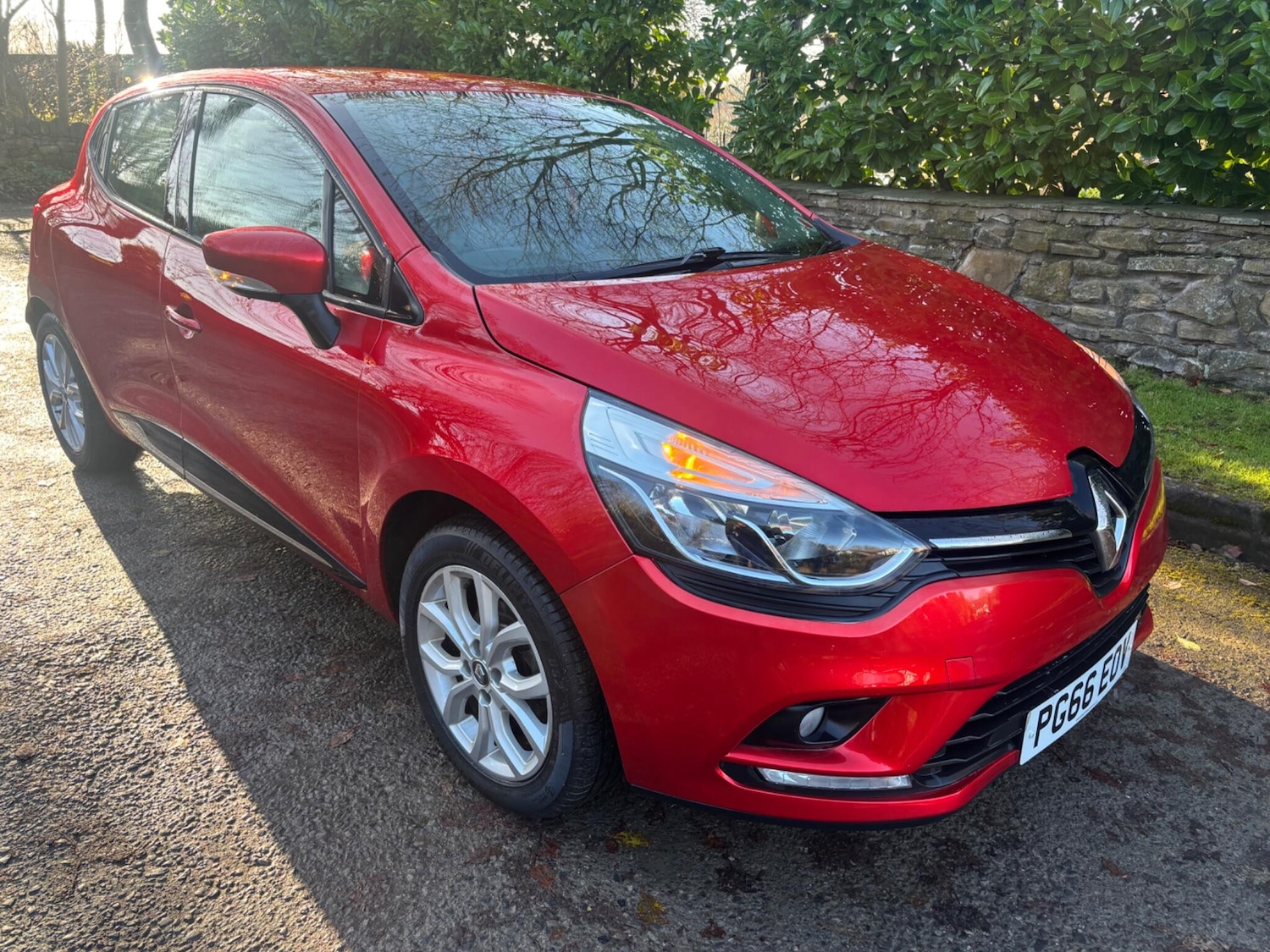 Used Renault Clio 2016 for sale - 76765693: Photo 2