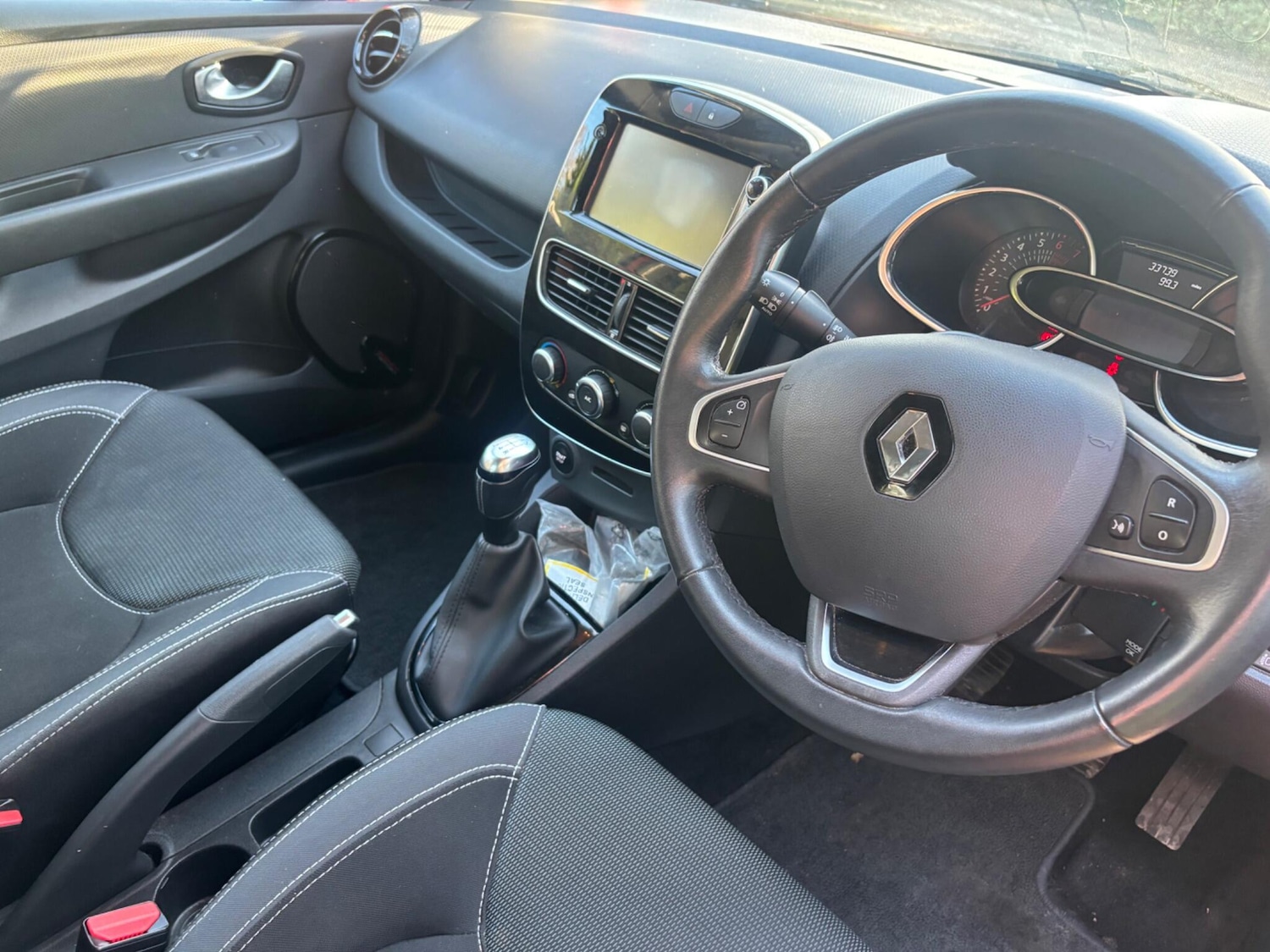 Used Renault Clio 2016 for sale - 76765693: Photo 8