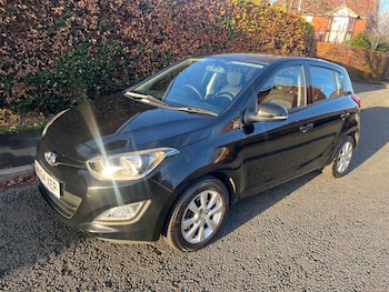 Used Hyundai i20 2014 for sale - 76498909: Photo