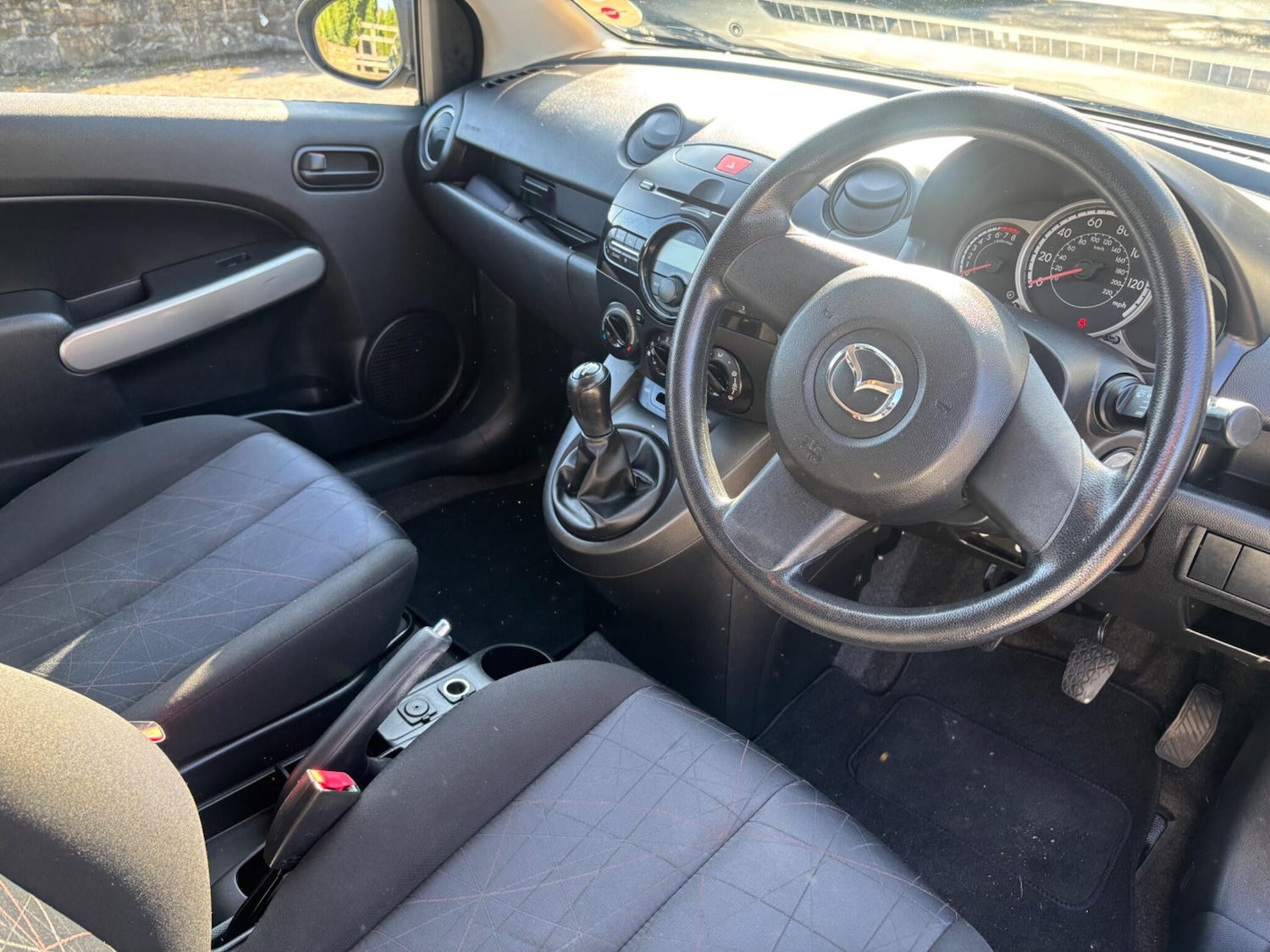 Used Mazda Mazda2 2011 for sale - 77754134: Photo 7