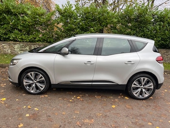 Used Renault Scenic 2017 for sale - 77040451: Photo