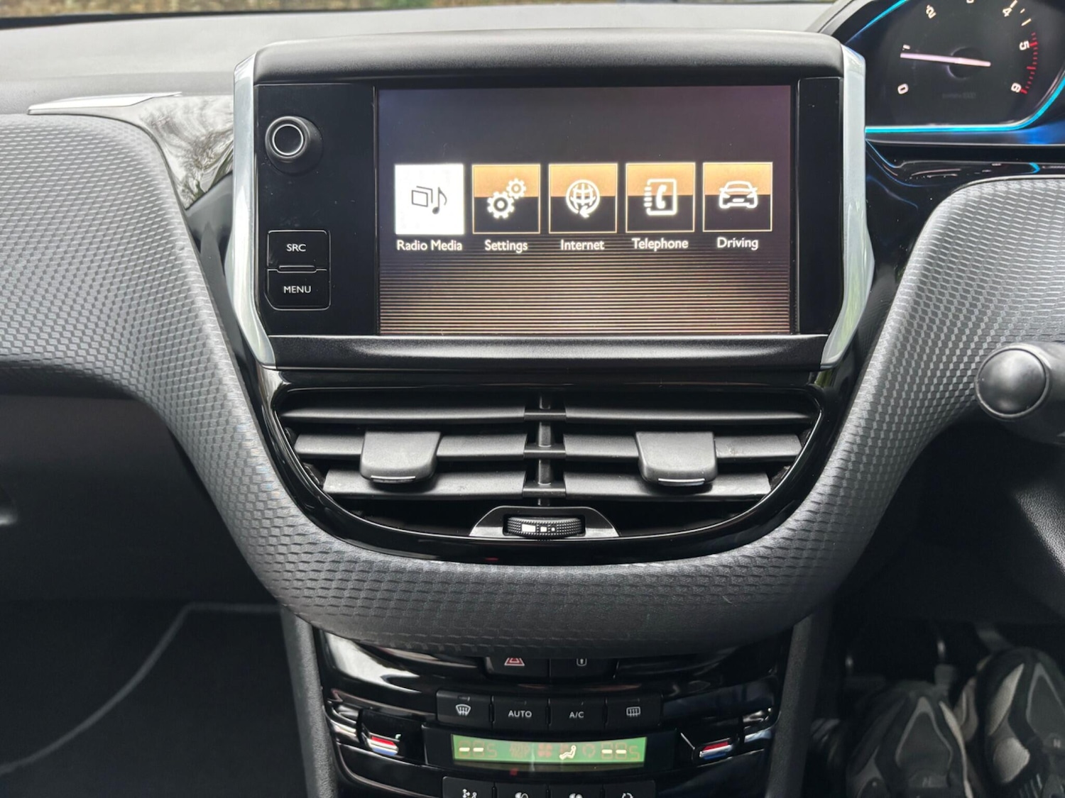 Used Peugeot 2008 2016 for sale - 77330521: Photo 11