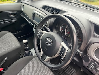 Used Toyota Yaris 2014 for sale - 79472145: Photo