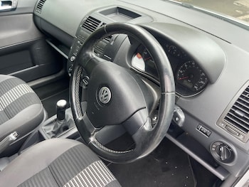 Used Volkswagen Polo 2010 for sale - 75552310: Photo