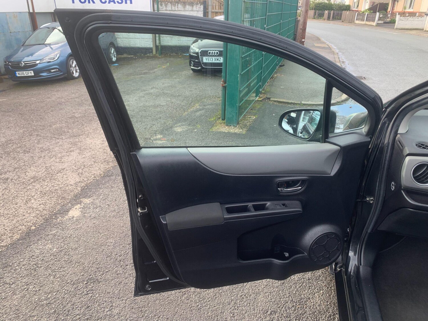 Used Toyota Yaris for sale - 77724057: Photo 28