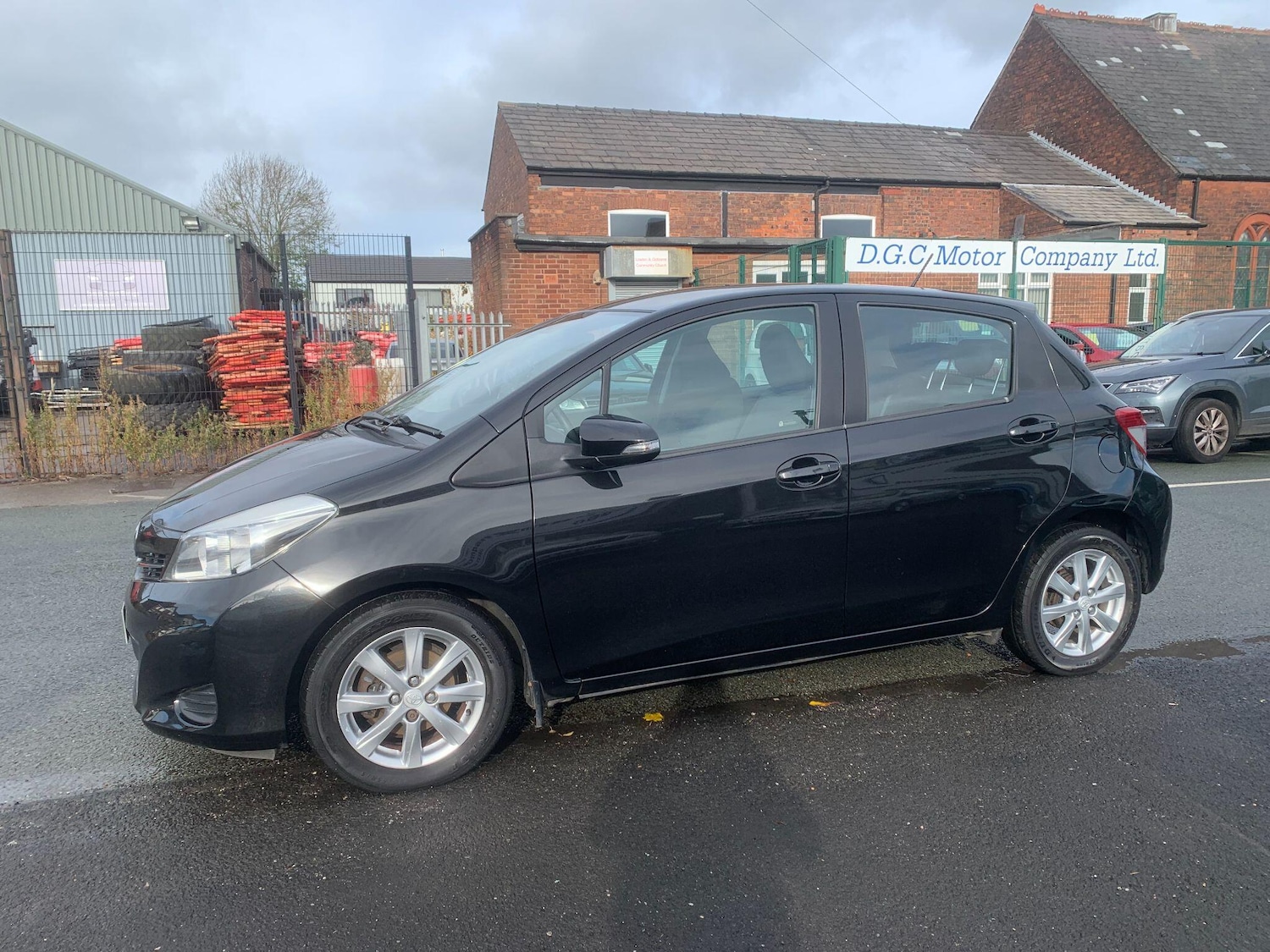 Used Toyota Yaris for sale - 77724057: Photo 3