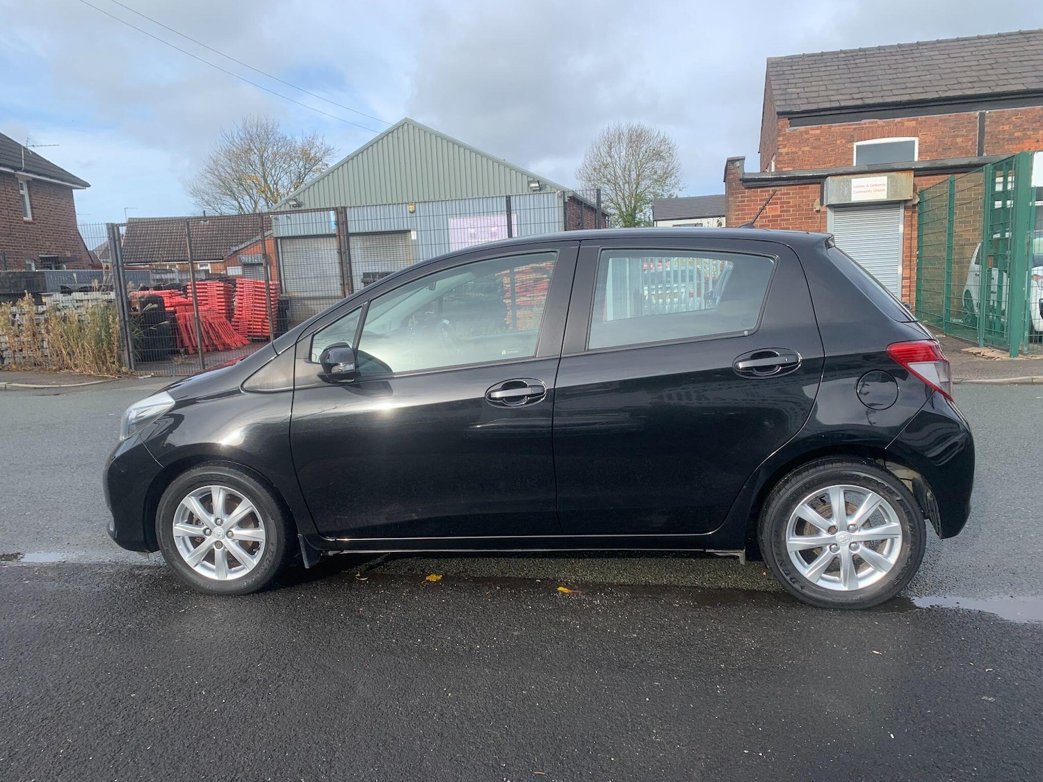 Used Toyota Yaris for sale - 77724057: Photo 5