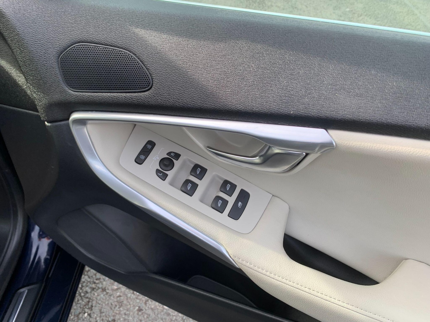 Used Volvo V40 for sale - 77723419: Photo 25