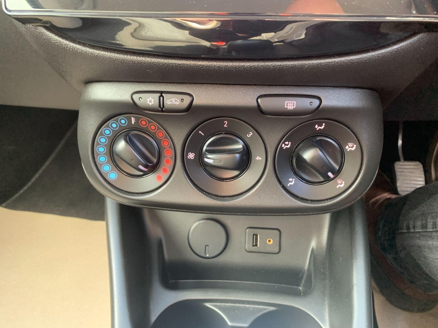 Used Vauxhall Corsa 2015 for sale - 78086212: Photo 28