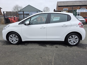 Used Peugeot 208 2013 for sale - 77958441: Photo