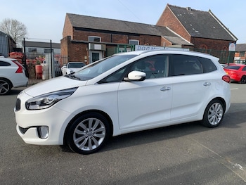 Used Kia Carens 2017 for sale - 77970117: Photo