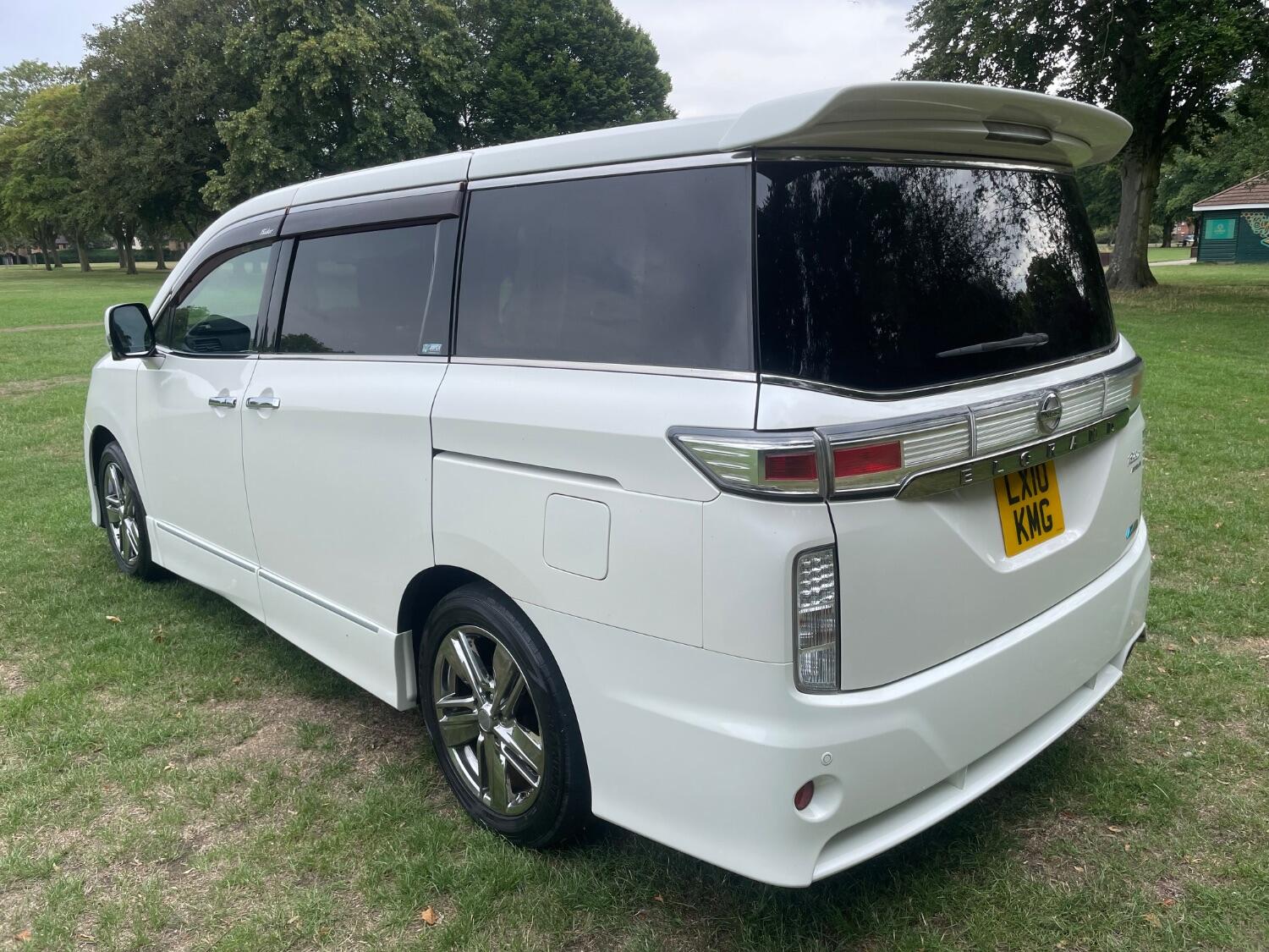 Used Nissan Elgrand 2024 for sale - 76793537: Photo 2