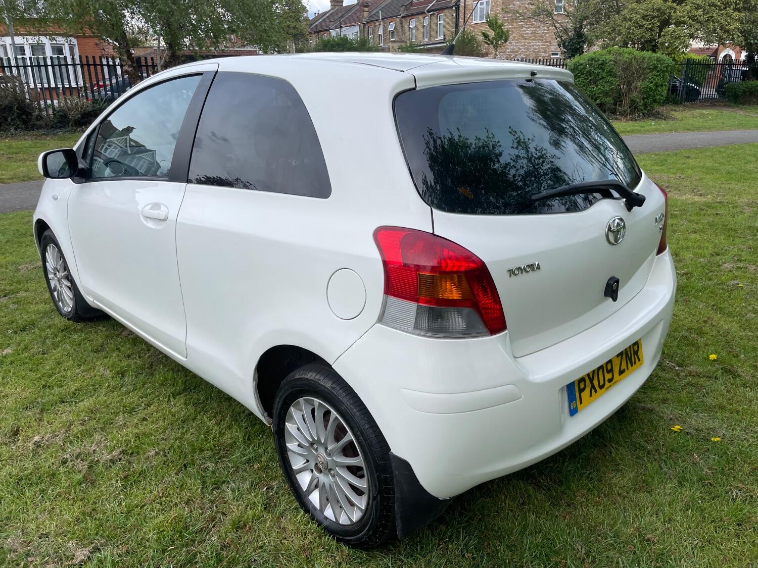 Used Toyota Yaris 2009 for sale - 76769149: Photo 2