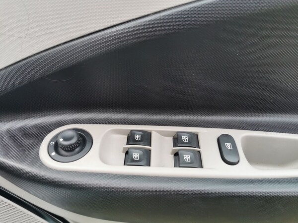 Used Renault Zoe 2015 for sale - 70758978: Photo 26