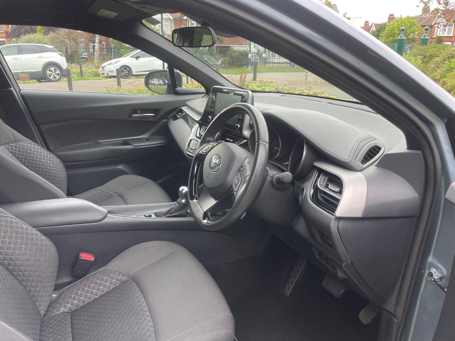 Used Toyota C-HR 2022 for sale - 76793529: Photo 18