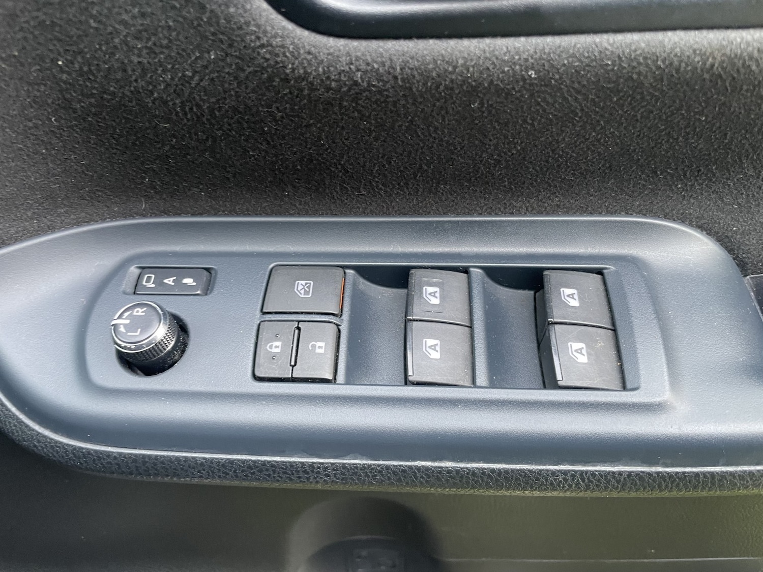 Used Toyota Noah 2024 for sale - 77220504: Photo 27