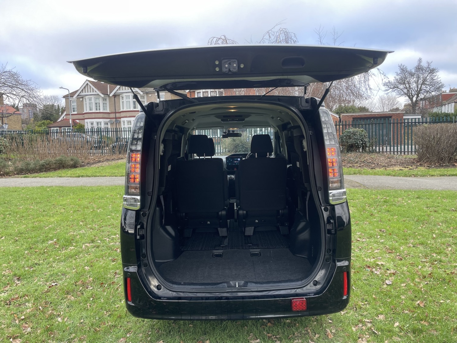 Used Toyota Noah 2024 for sale - 77220504: Photo 30