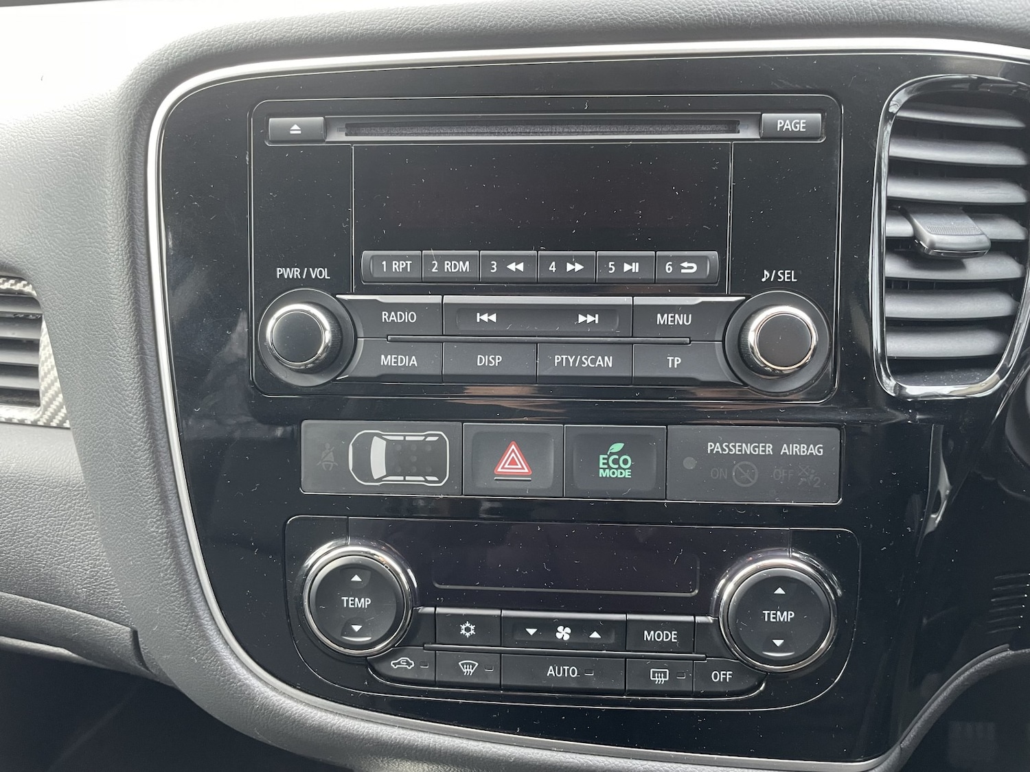 Used Mitsubishi Outlander 2018 for sale - 75847987: Photo 32