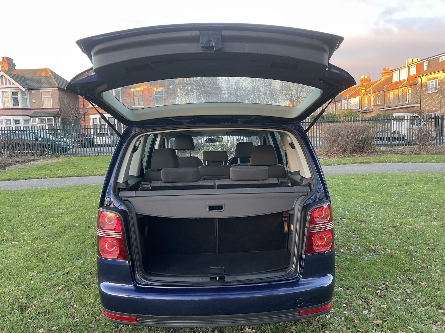 Used Volkswagen Touran 2009 for sale - 77164772: Photo 25