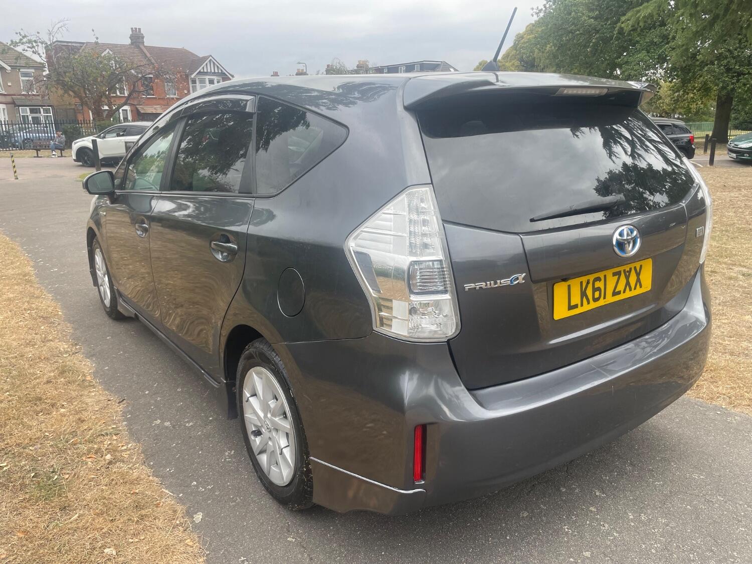 Used Toyota Prius+ 2022 for sale - 76793533: Photo 2