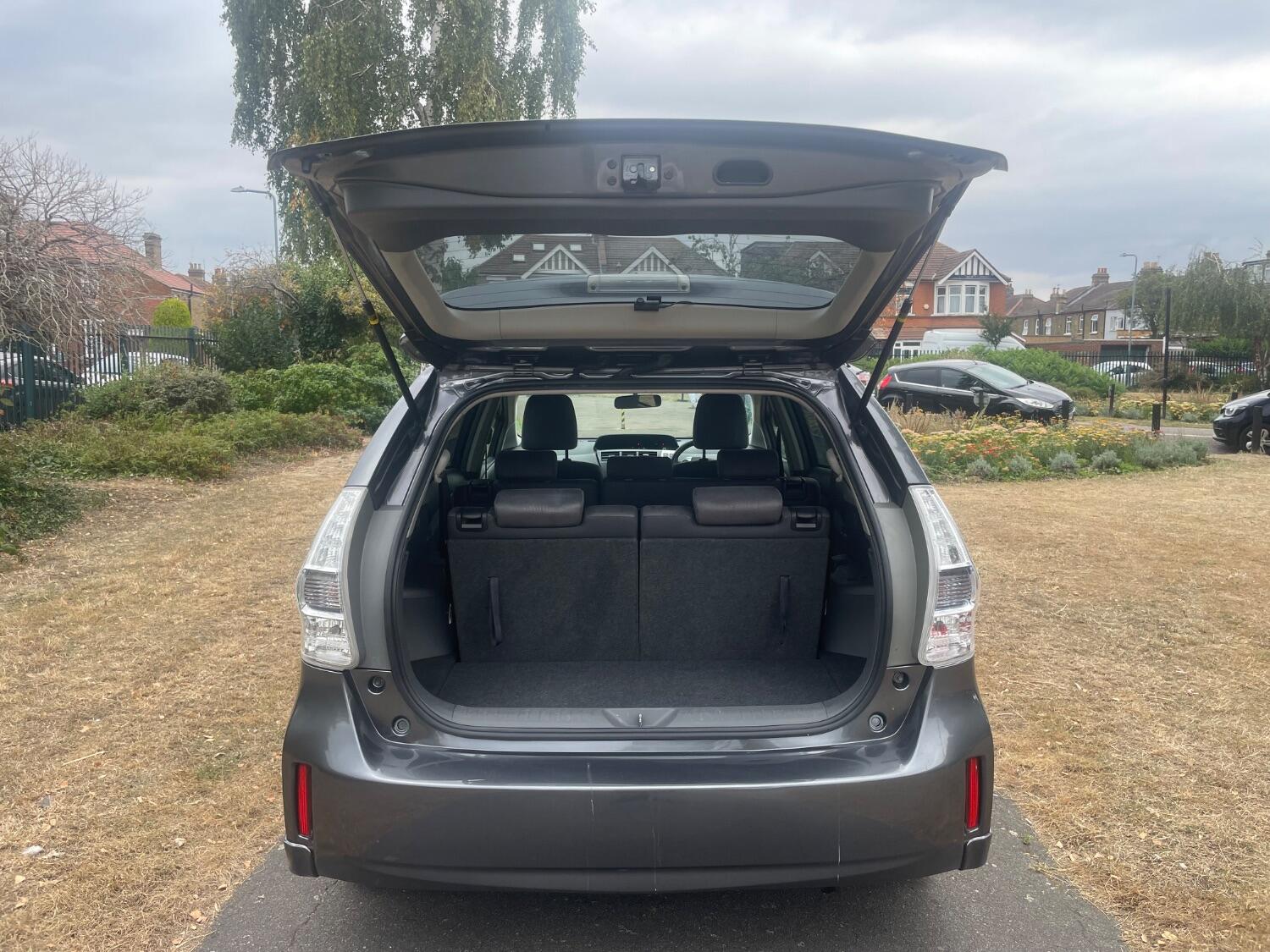 Used Toyota Prius+ 2022 for sale - 76793533: Photo 26