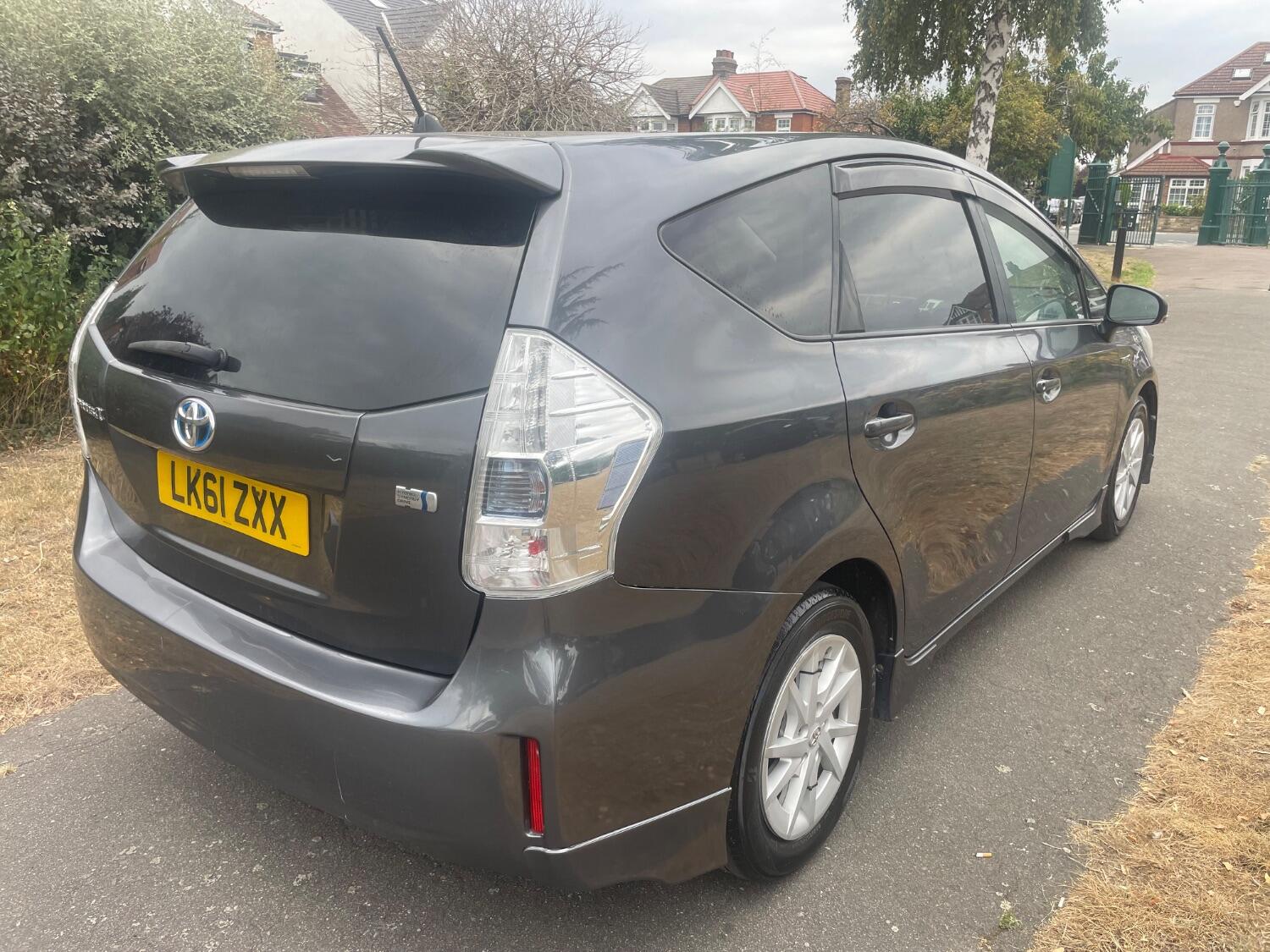 Used Toyota Prius+ 2022 for sale - 76793533: Photo 4