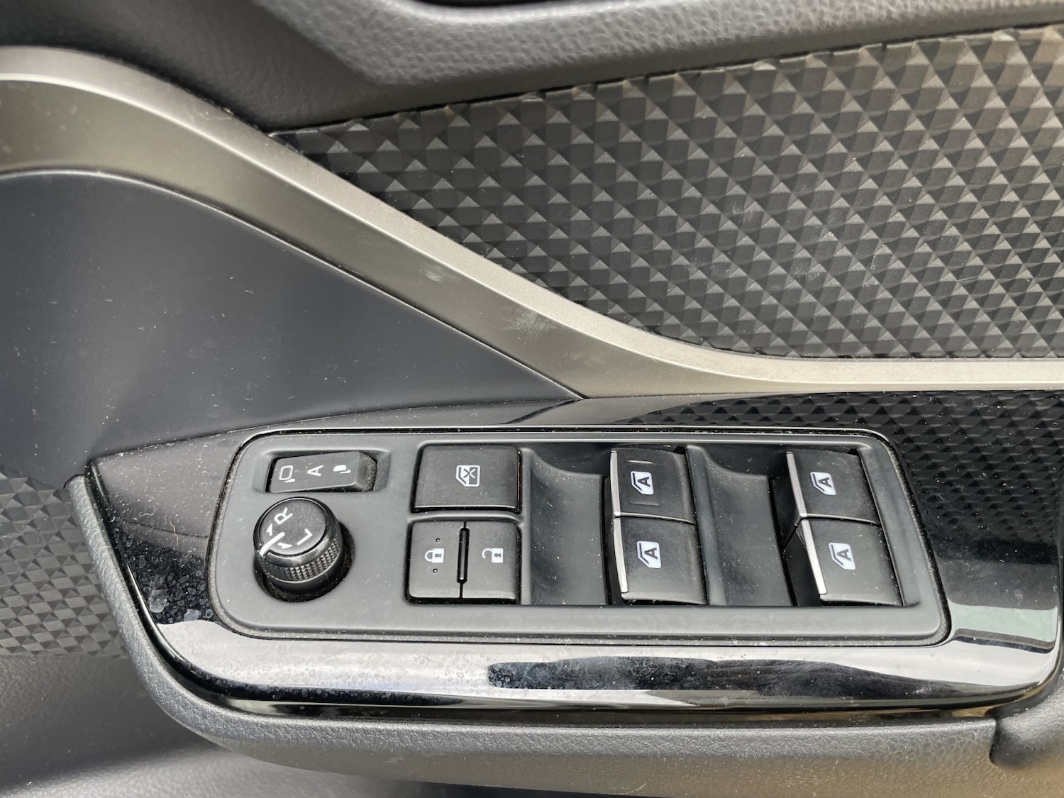 Used Toyota C-HR 2018 for sale - 76205651: Photo 25