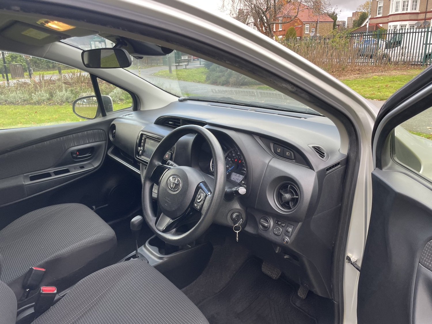 Used Toyota Yaris 2018 for sale - 76777021: Photo 18