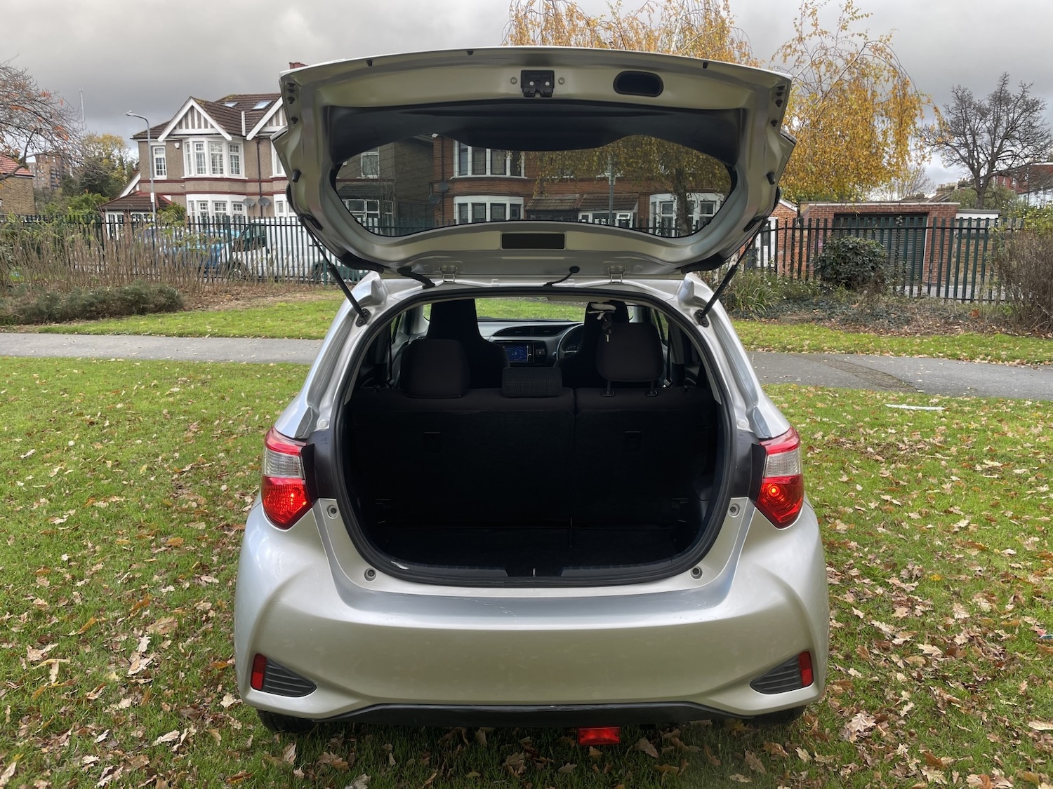 Used Toyota Yaris 2018 for sale - 76777021: Photo 30
