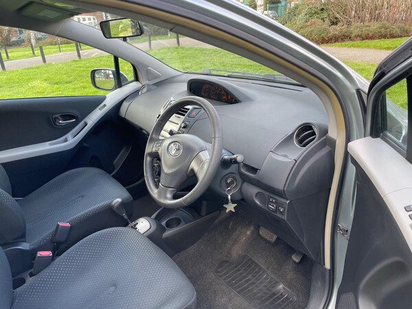 Used Toyota Yaris 2010 for sale - 73915330: Photo 10