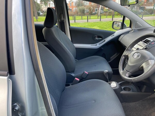 Used Toyota Yaris 2010 for sale - 73915330: Photo 12