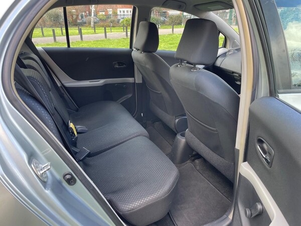 Used Toyota Yaris 2010 for sale - 73915330: Photo 13
