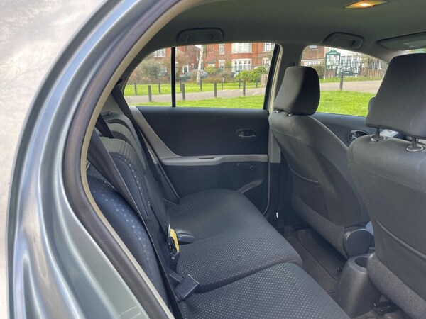 Used Toyota Yaris 2010 for sale - 73915330: Photo 14