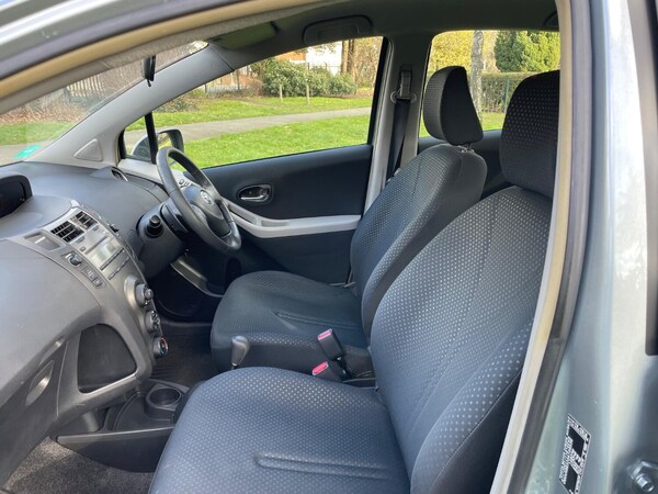 Used Toyota Yaris 2010 for sale - 73915330: Photo 17