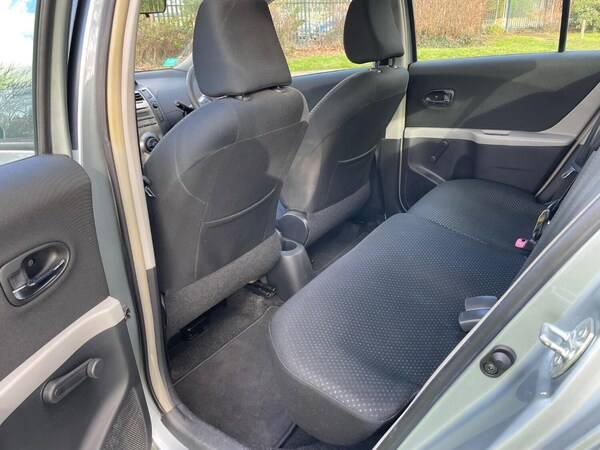 Used Toyota Yaris 2010 for sale - 73915330: Photo 19