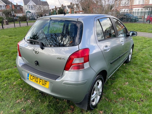 Used Toyota Yaris 2010 for sale - 73915330: Photo 4