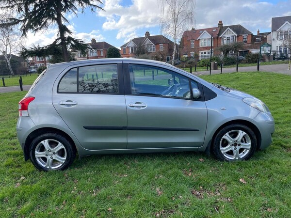 Used Toyota Yaris 2010 for sale - 73915330: Photo 9