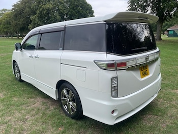 Used Nissan Elgrand 2010 for sale - 75731173: Photo