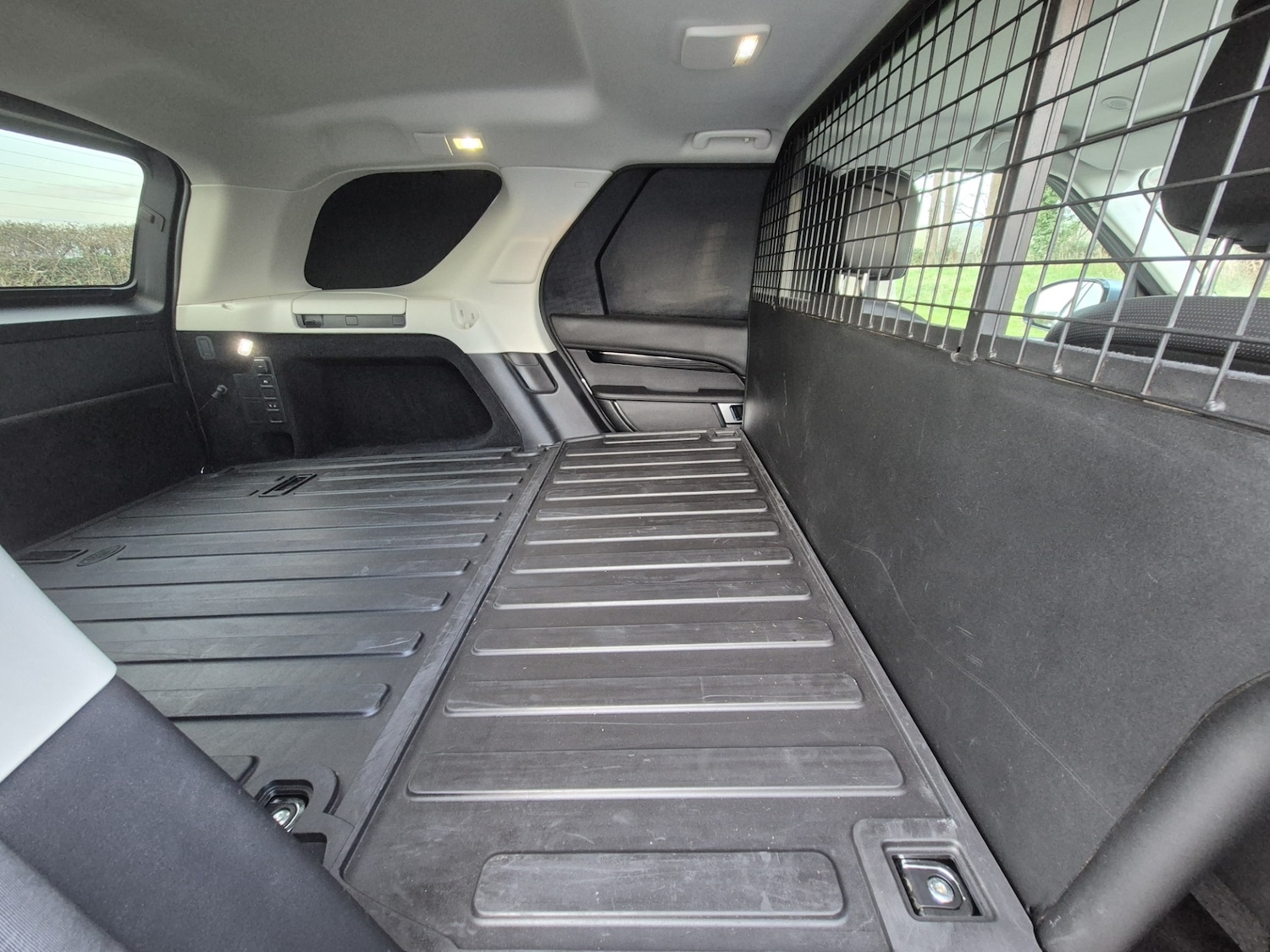 Used Land Rover Discovery 2023 for sale - 77928332: Photo 16