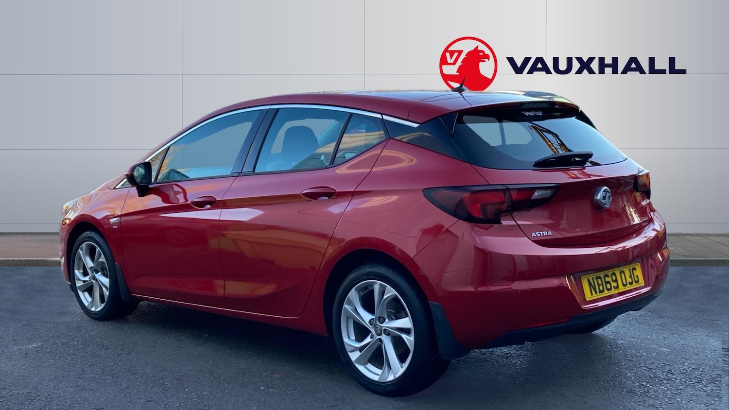 Used Vauxhall Astra 2019 for sale - 76910940: Photo 2