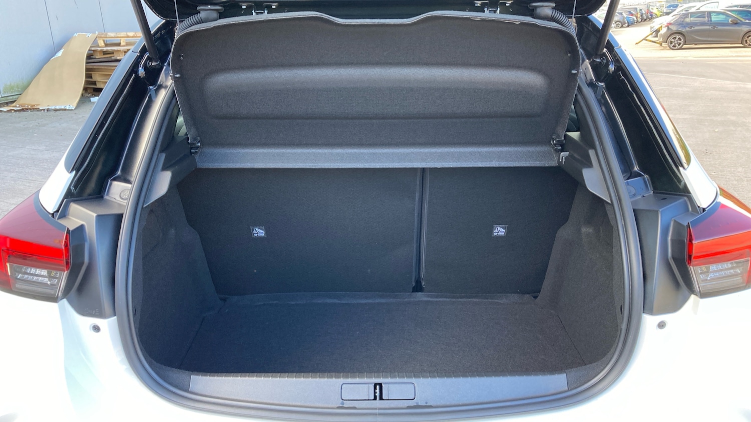 Used Vauxhall Corsa 2012 for sale - 75999491: Photo 4