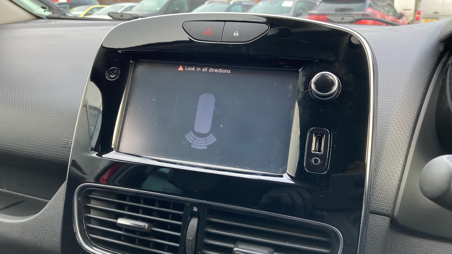 Used Renault Clio 2018 for sale - 77195178: Photo 26