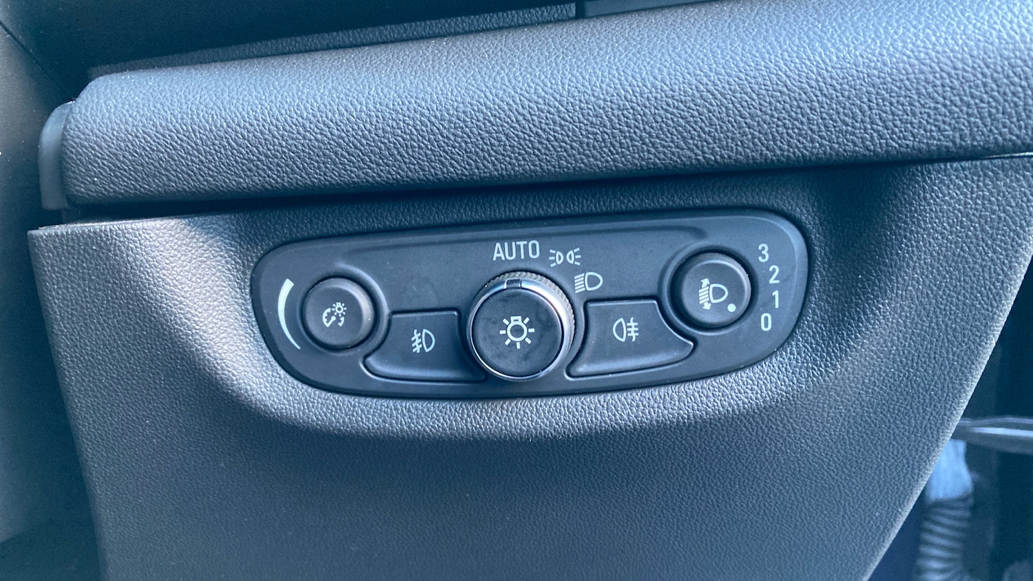 Used Vauxhall Insignia 2018 for sale - 77220228: Photo 28