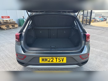 Used Volkswagen T-Roc 2022 for sale - 75999482: Photo