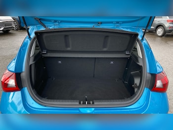 Used Hyundai i20 2023 for sale - 76477752: Photo