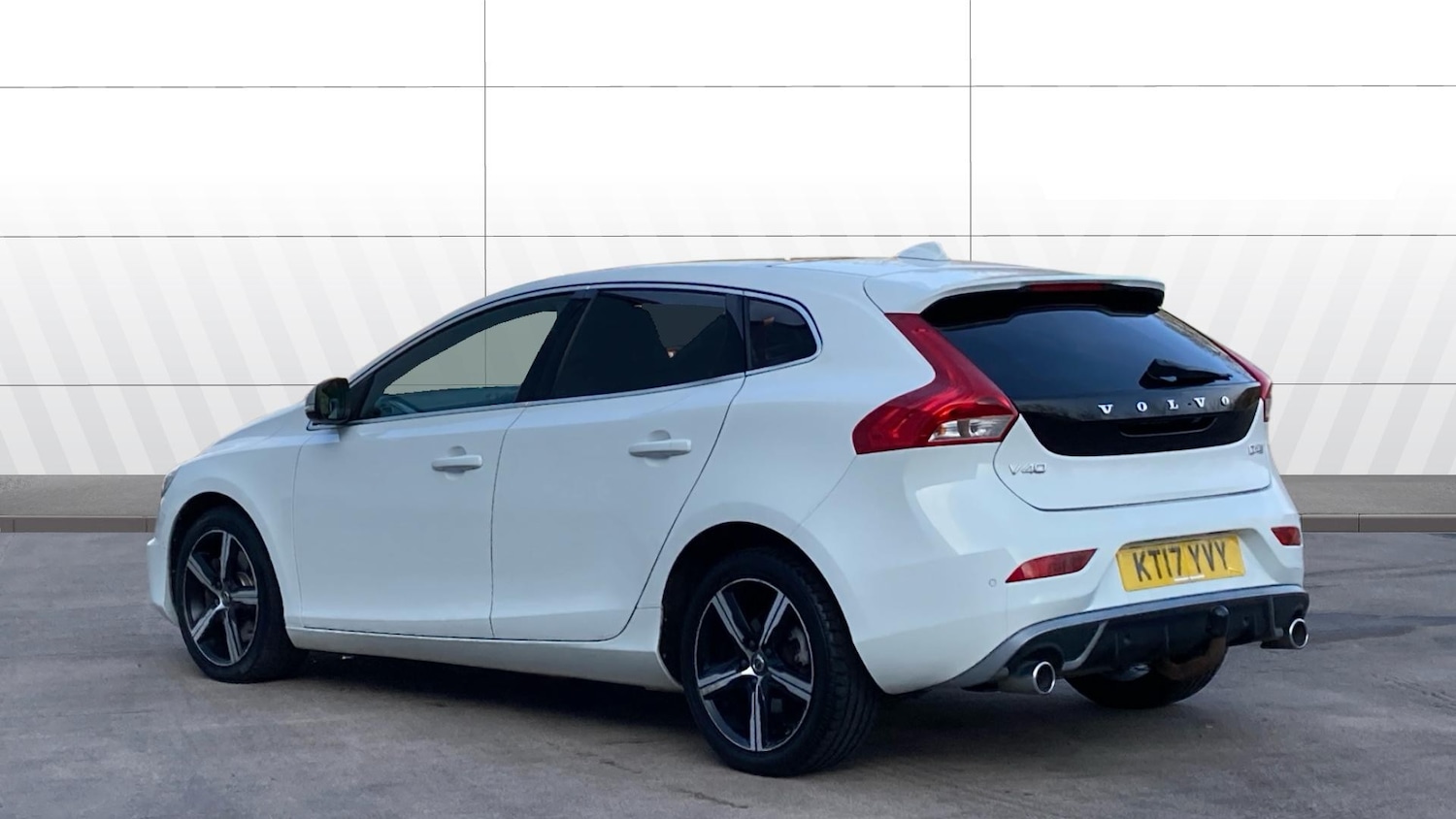 Used Volvo V40 2017 for sale - 78067345: Photo 2