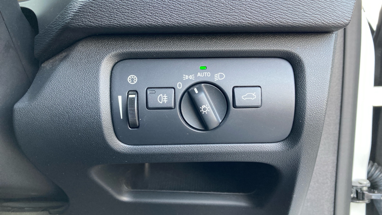 Used Volvo V40 2017 for sale - 78067345: Photo 31