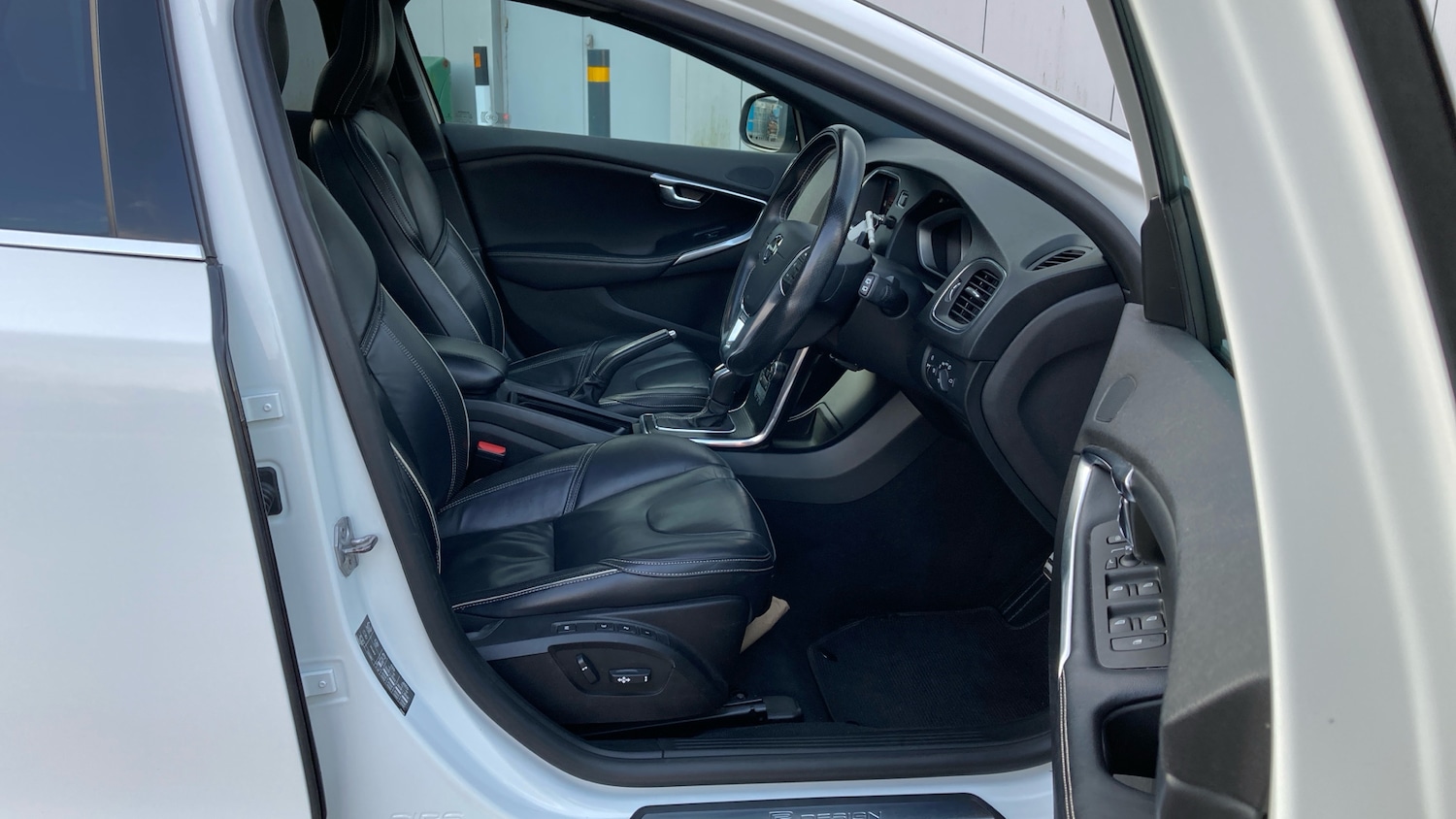 Used Volvo V40 2017 for sale - 78067345: Photo 36