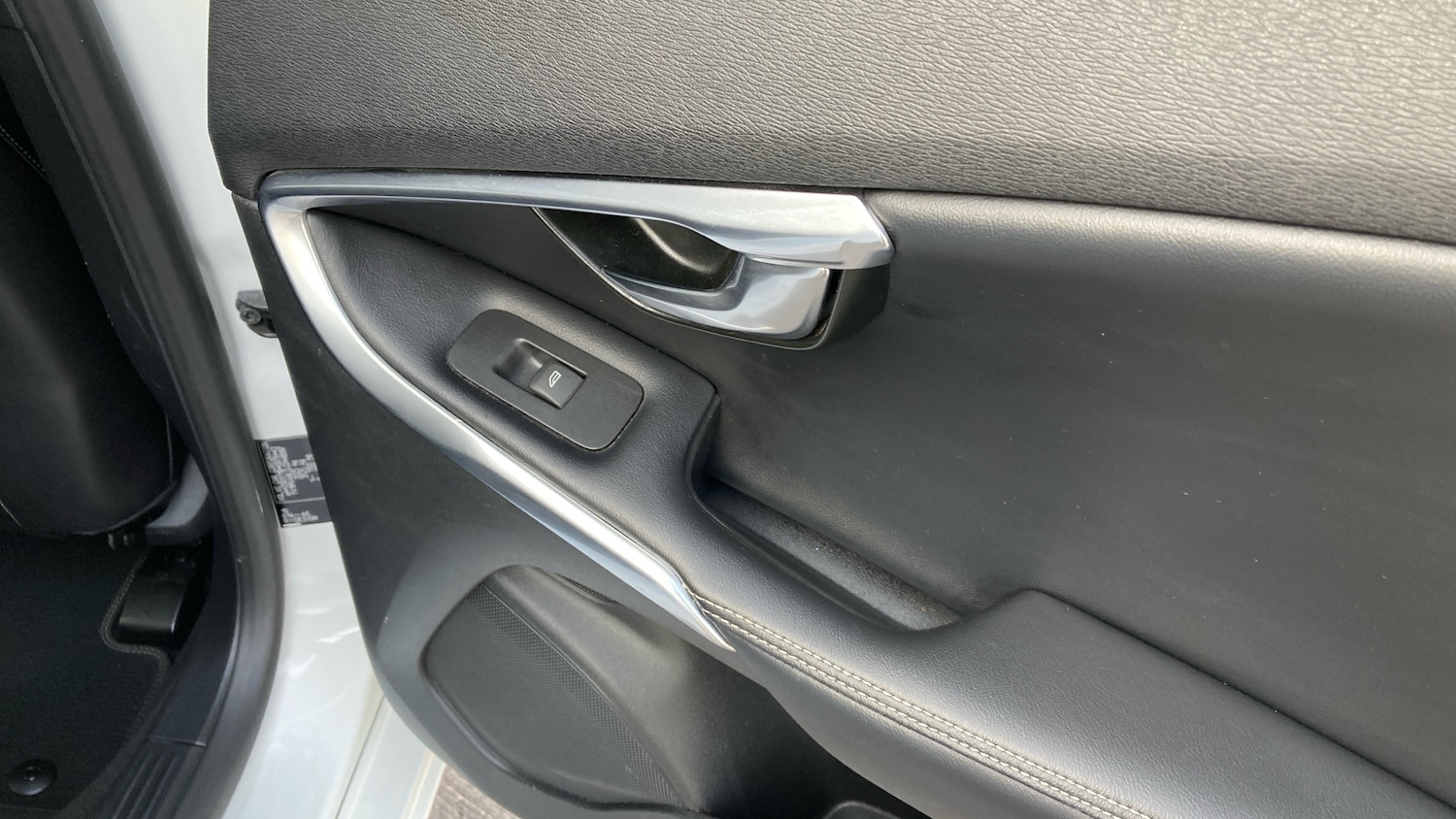 Used Volvo V40 2017 for sale - 78067345: Photo 37