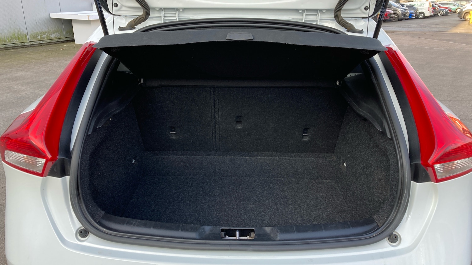 Used Volvo V40 2017 for sale - 78067345: Photo 4